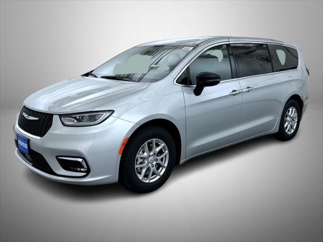 2026 Chrysler Pacifica Select's photo