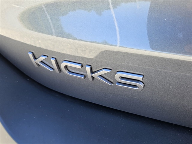 2025 Nissan Kicks SV photo 9