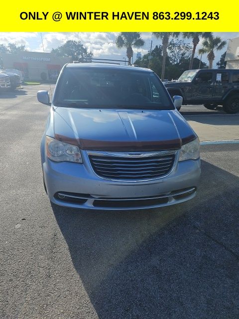 2013 Chrysler Town & Country Touring photo 3