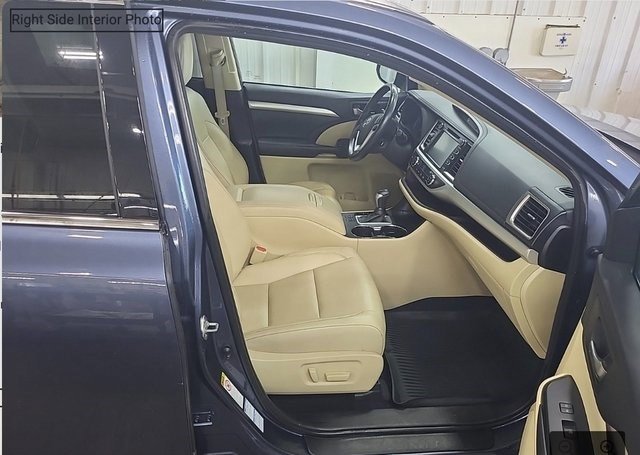 2019 Toyota Highlander XLE photo 11