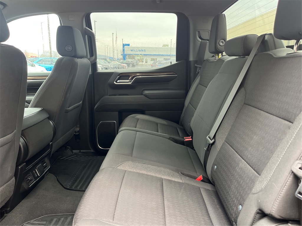 2023 Chevrolet Silverado 1500 LT photo 2