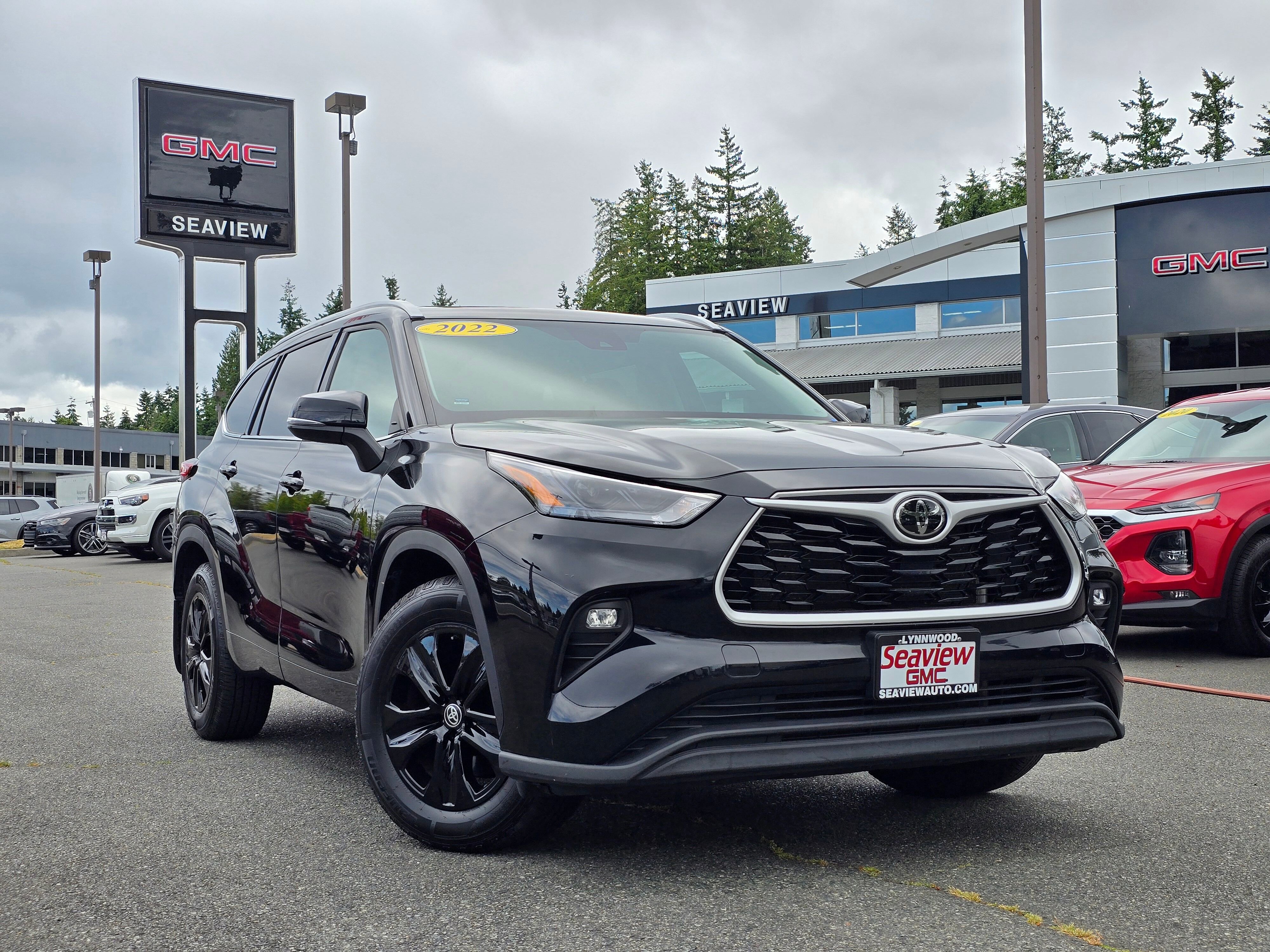 Used 2022  Toyota XLE image 1