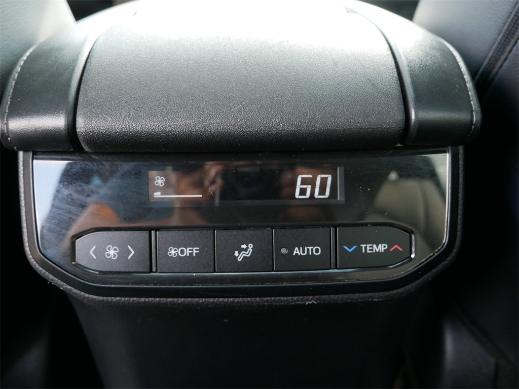 2024 Toyota Highlander XSE photo 19