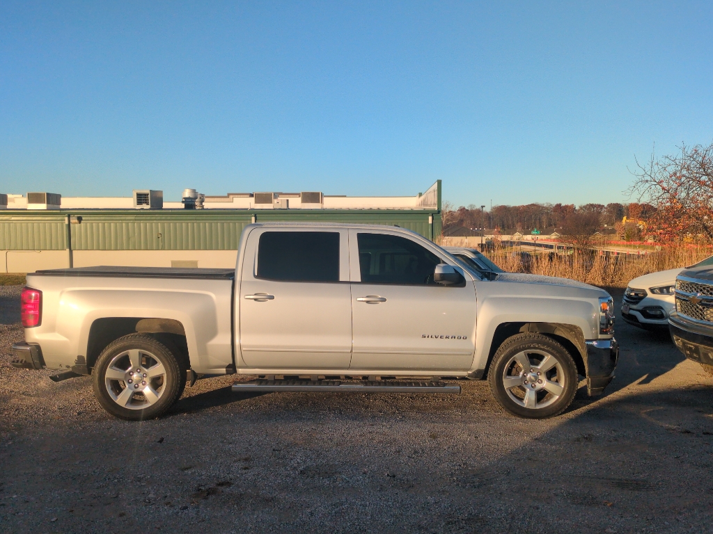 2016 Chevrolet Silverado 1500 LT photo 2
