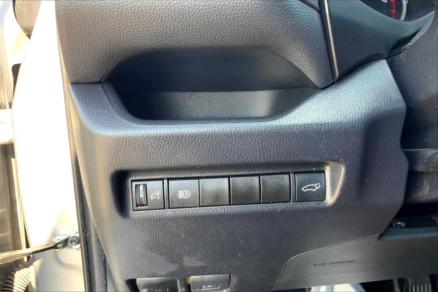 2019 Toyota RAV4 XLE photo 31