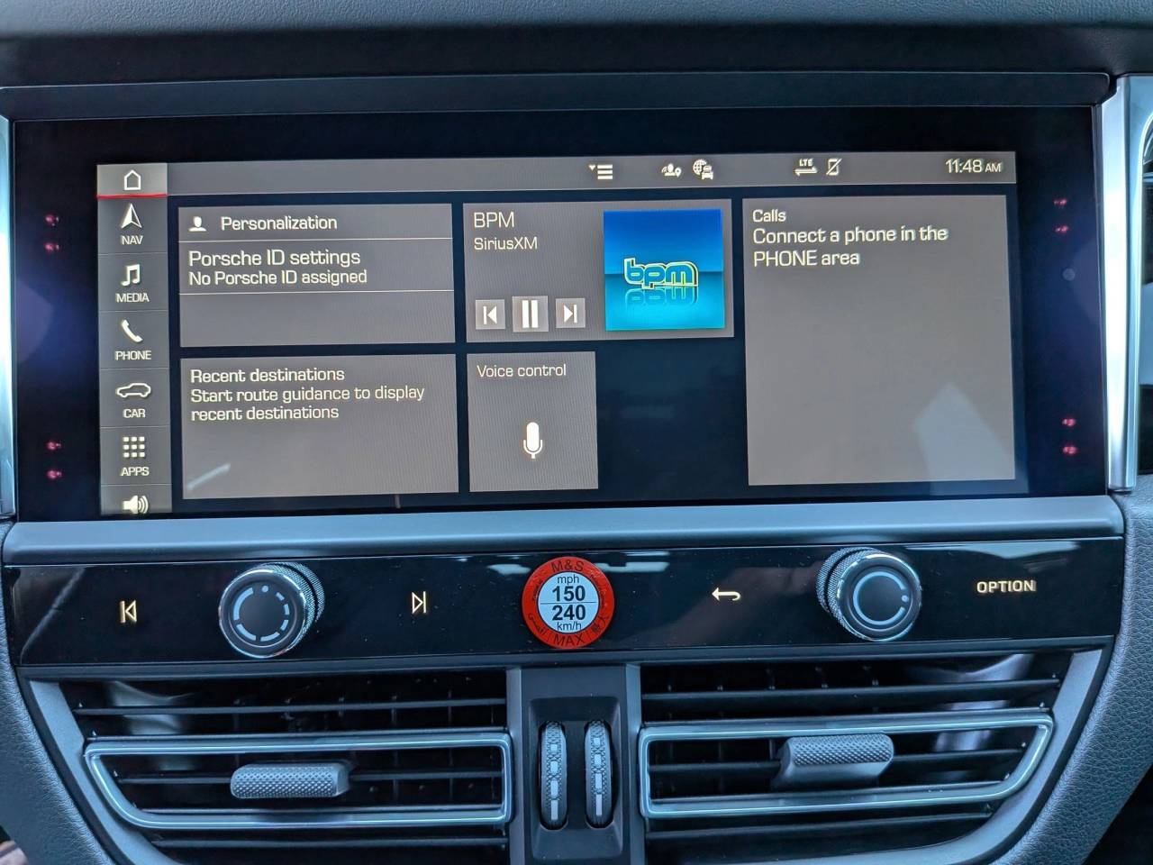 2025 Porsche Macan T photo 18