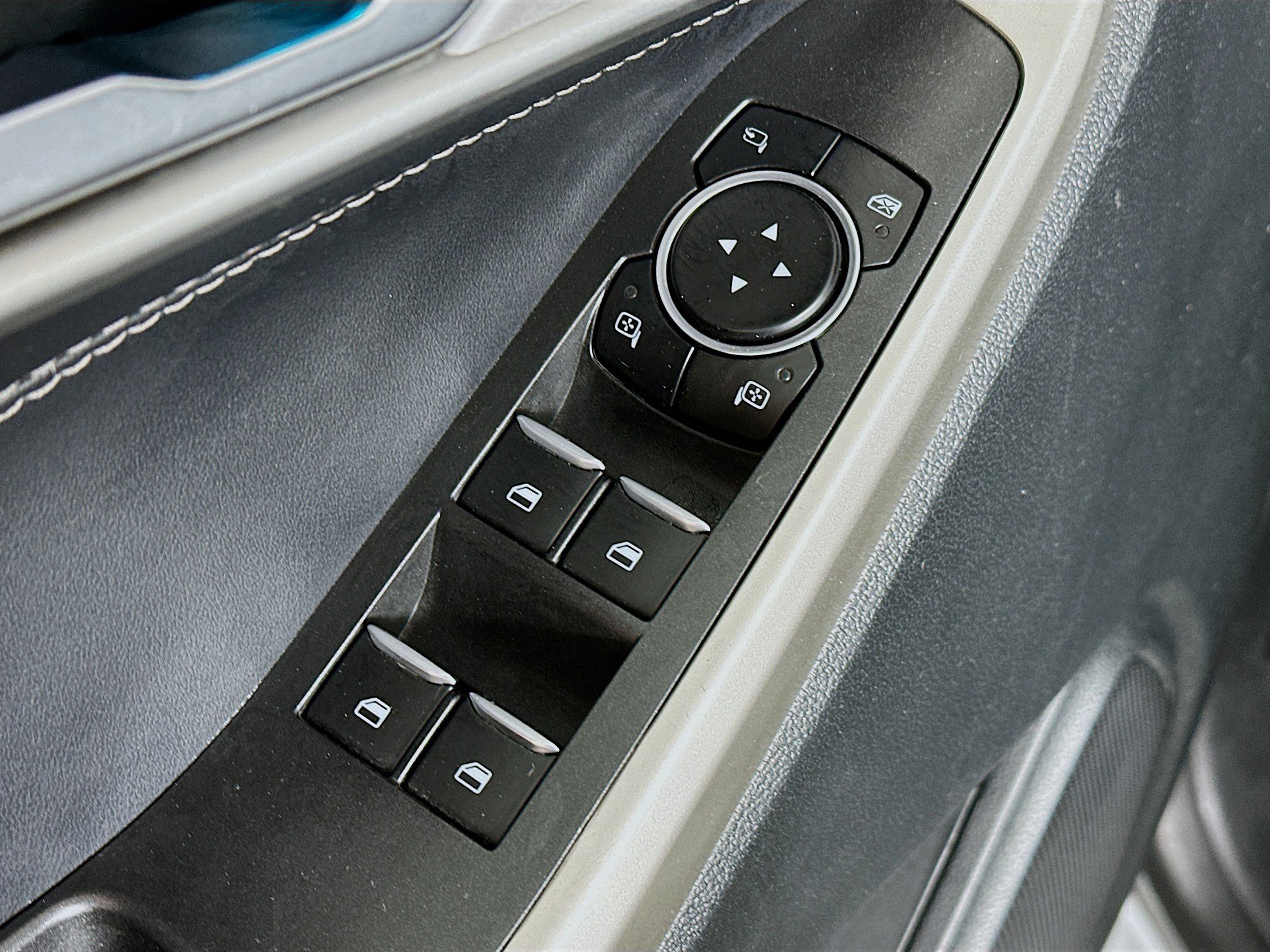 2023 Ford Explorer Limited photo 18
