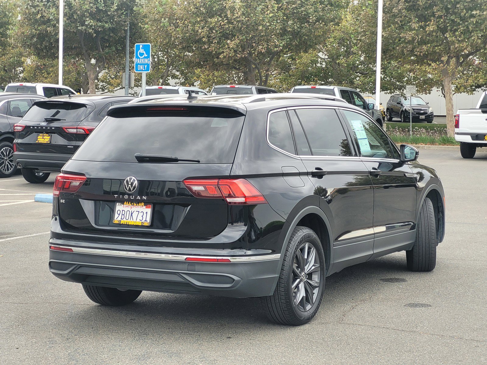 2022 Volkswagen Tiguan SE photo 3