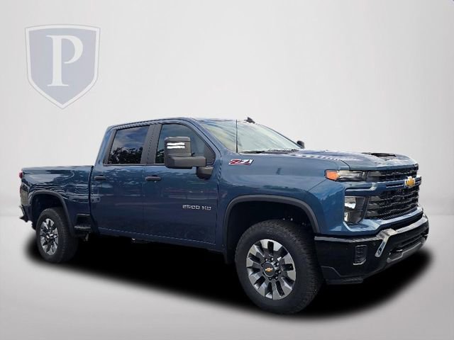 2025 Chevrolet Silverado 2500HD Custom photo 2