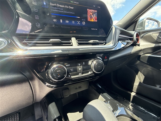 2025 Chevrolet Trax photo 18