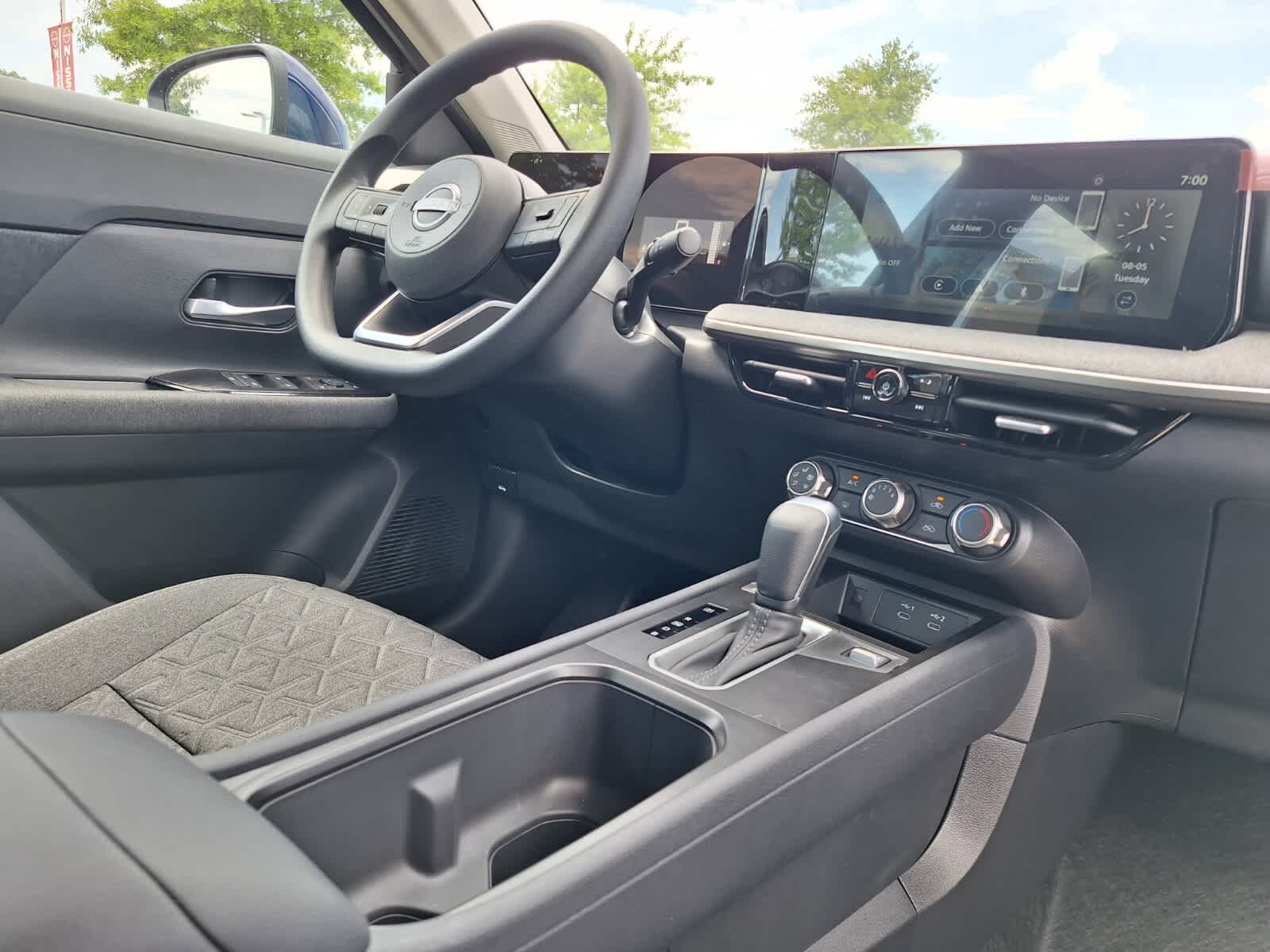 2025 Nissan Kicks SV photo 24