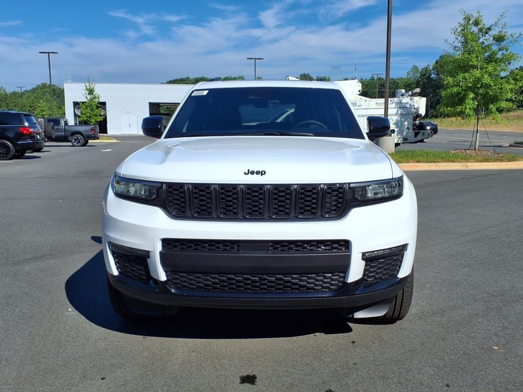 2025 Jeep Grand Cherokee Limited photo 2