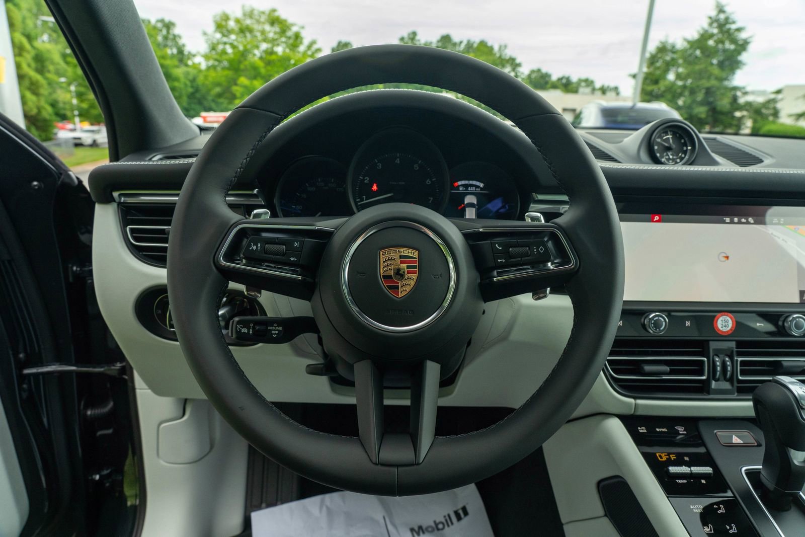 2025 Porsche Macan Base photo 22
