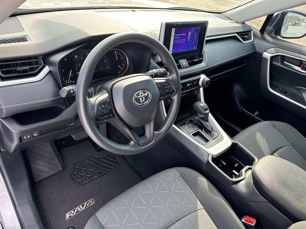 2024 Toyota RAV4 XLE photo 14