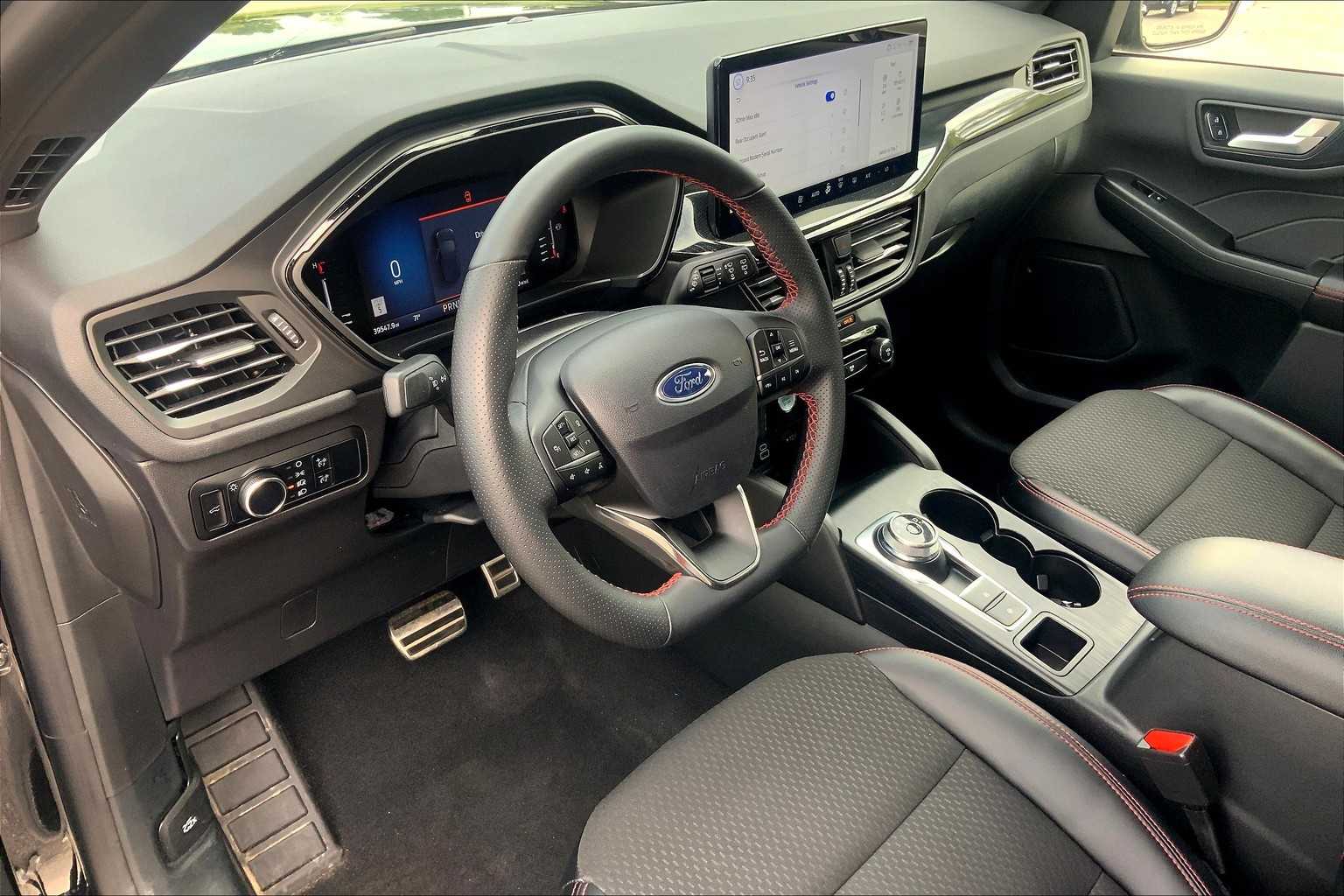 2024 Ford Escape ST-Line photo 16
