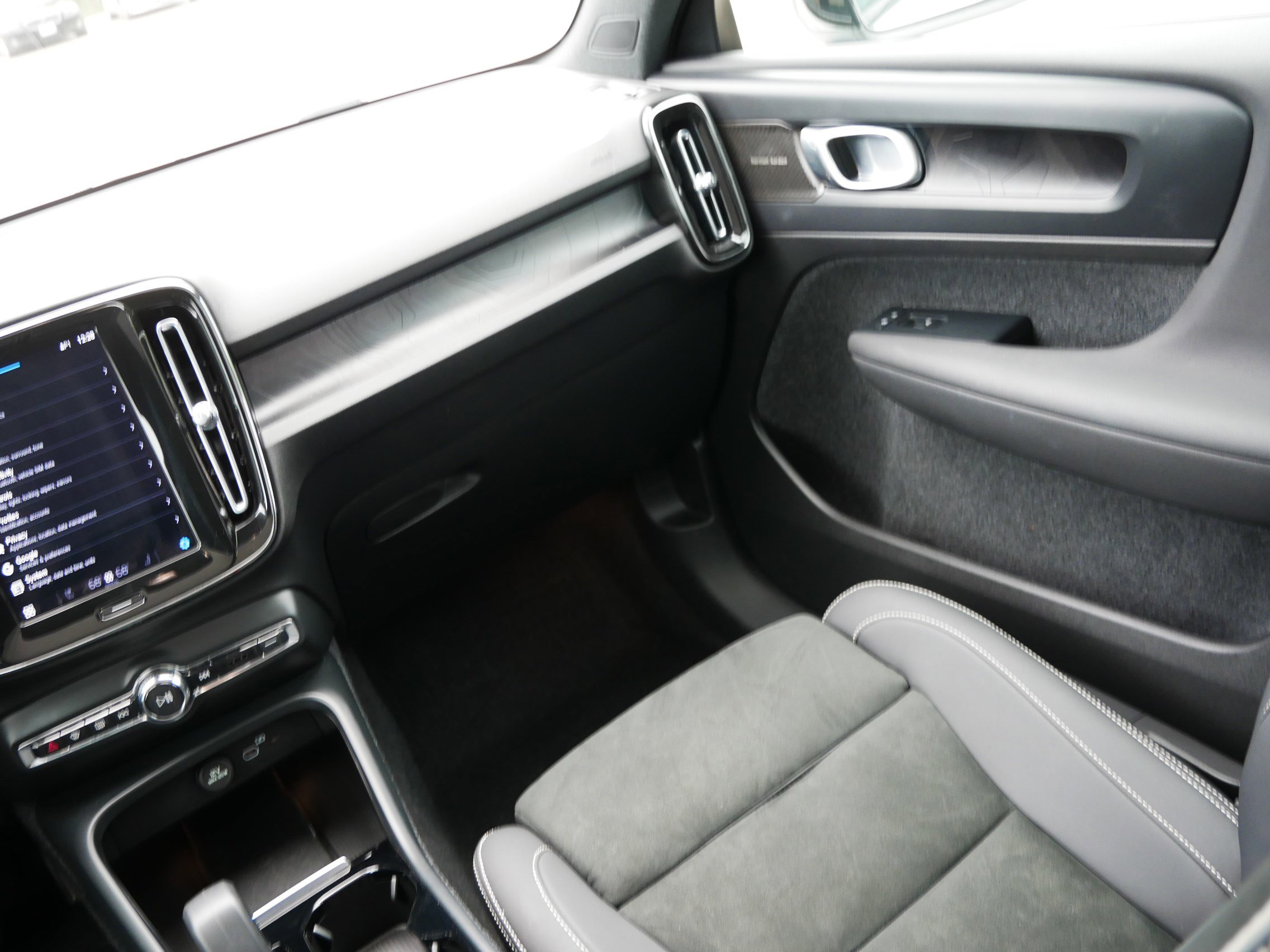 2023 Volvo C40 Recharge Ultimate photo 19