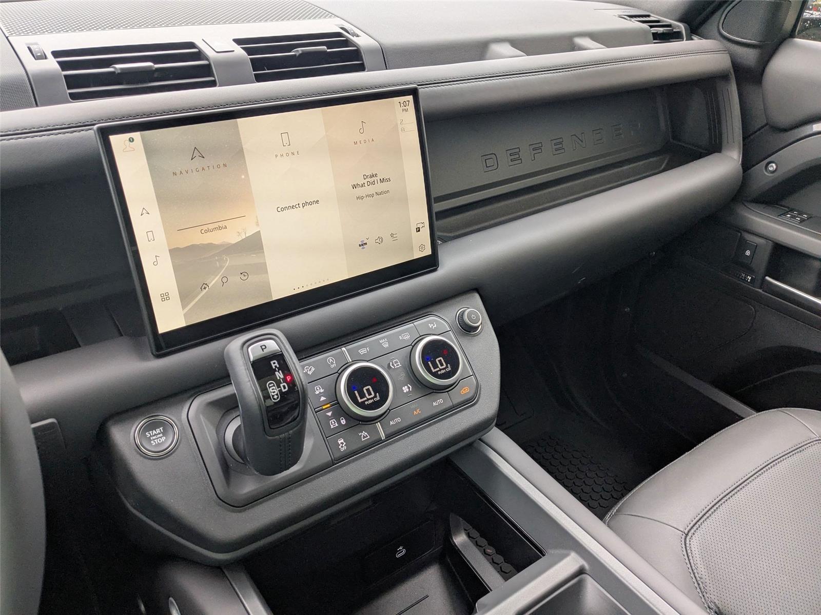 2025 Land Rover Defender 110 X-Dynamic SE photo 16