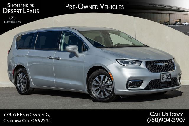2022 Chrysler Pacifica Hybrid Touring L's photo
