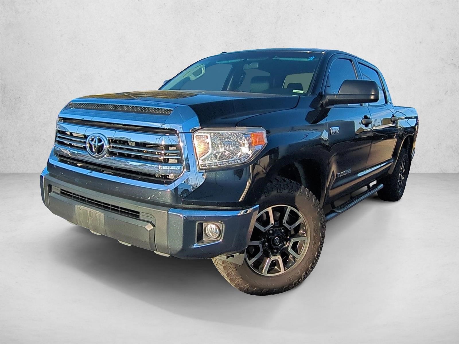 2017 Toyota Tundra SR5's photo