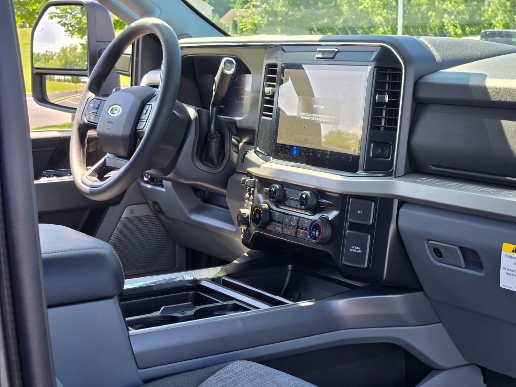 2025 Ford F-250 XLT photo 6