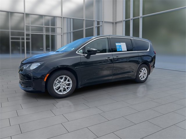 2022 Chrysler Voyager LX photo 3