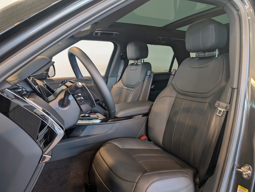 2025 Land Rover Range Rover Sport SE photo 10