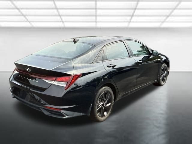2023 Hyundai Elantra SEL photo 2