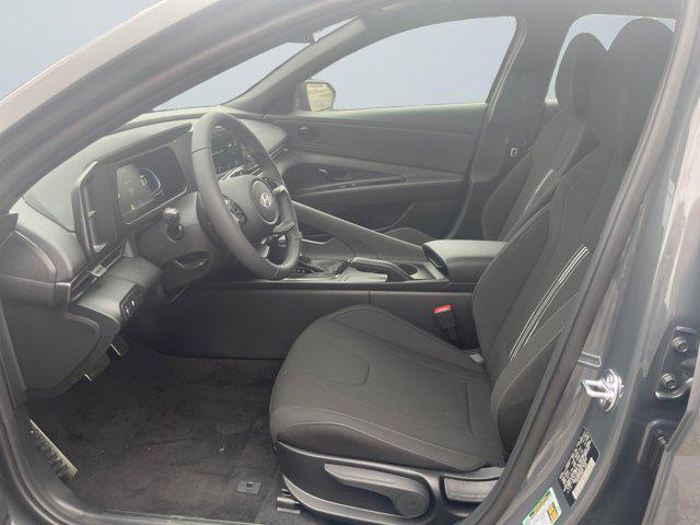 2025 Hyundai Elantra SEL Sport photo 8