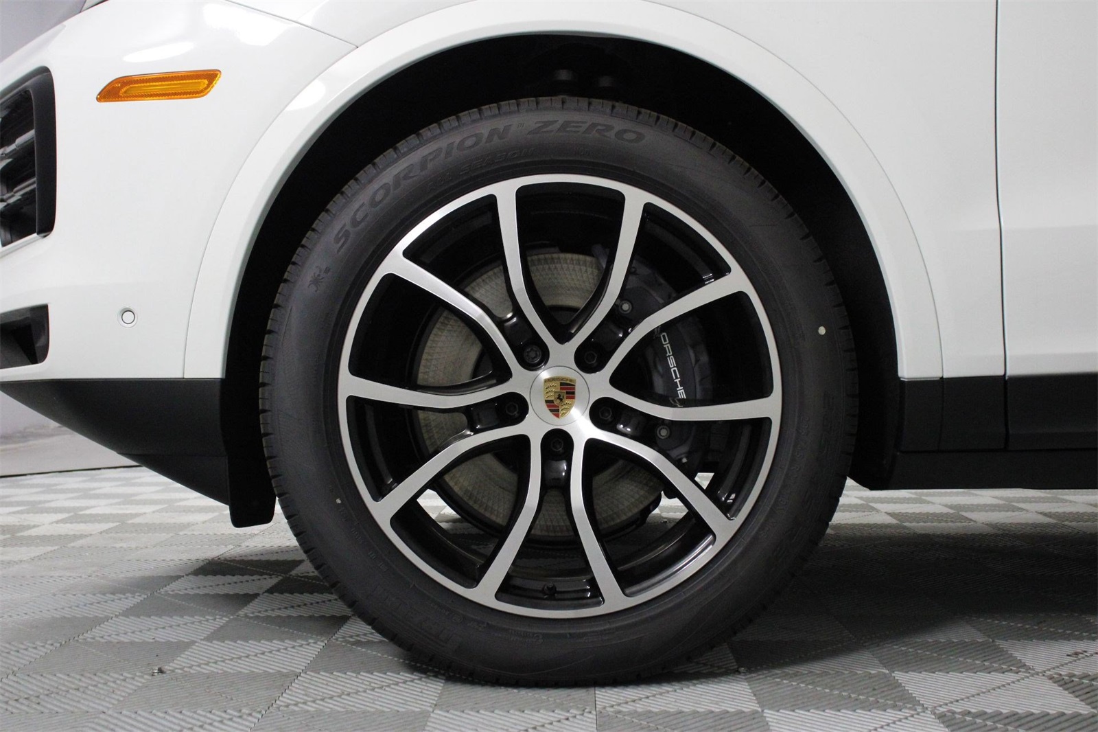 2025 Porsche Cayenne photo 15