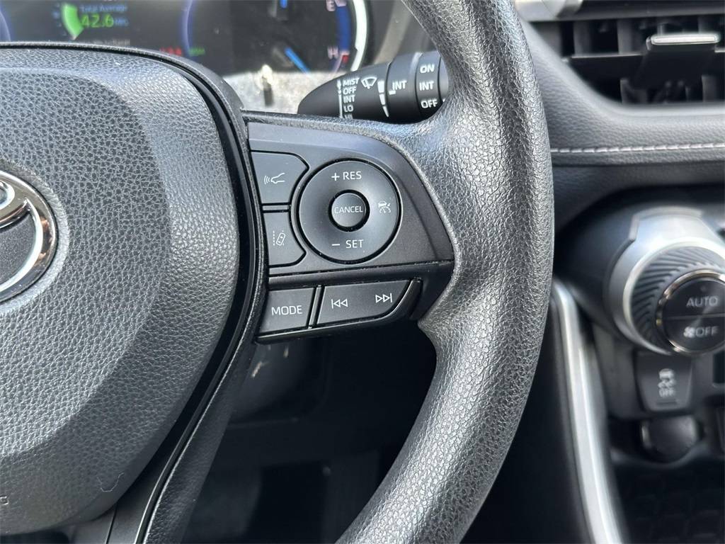 2024 Toyota RAV4 Hybrid XLE photo 8