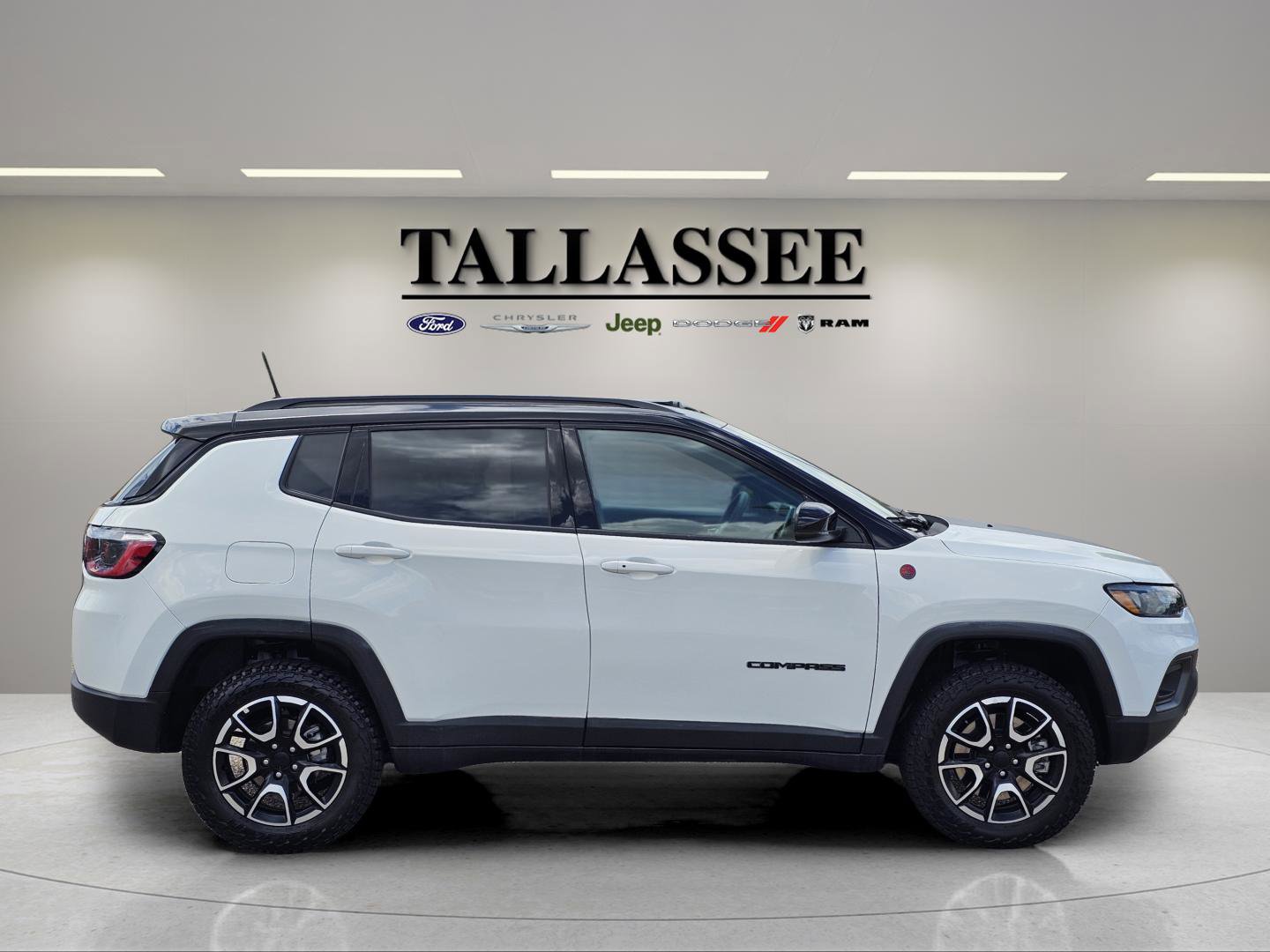 2024 Jeep Compass Trailhawk photo 3