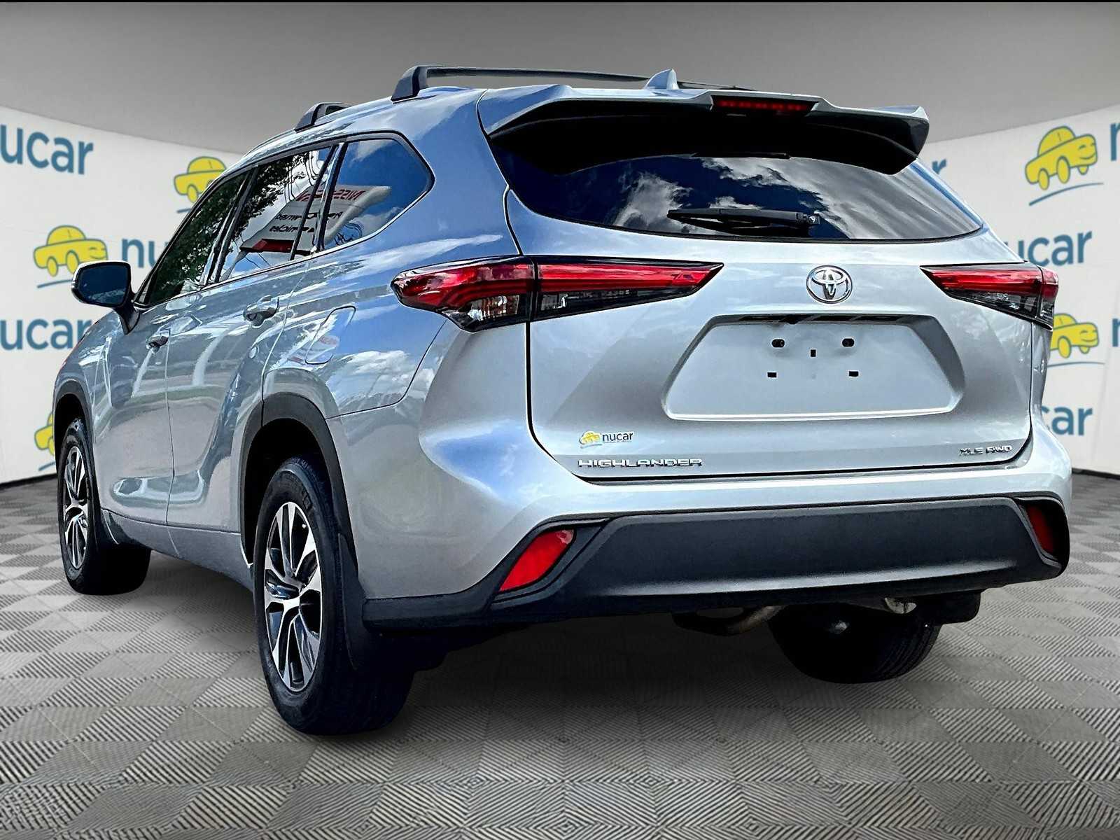 2021 Toyota Highlander XLE photo 4