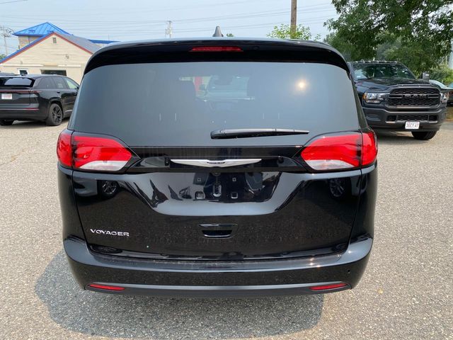 2025 Chrysler Voyager LX photo 3