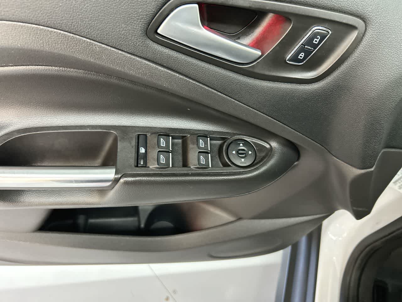 2016 Ford C-Max Energi SEL photo 16