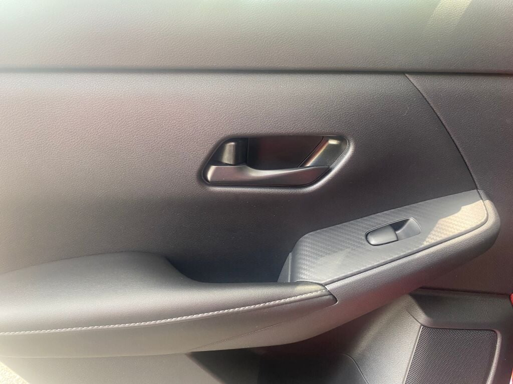2025 Nissan Sentra SV photo 16