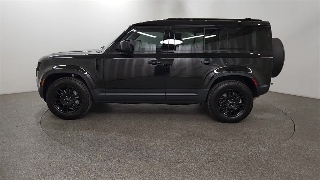 2025 Land Rover Defender 110 S photo 5