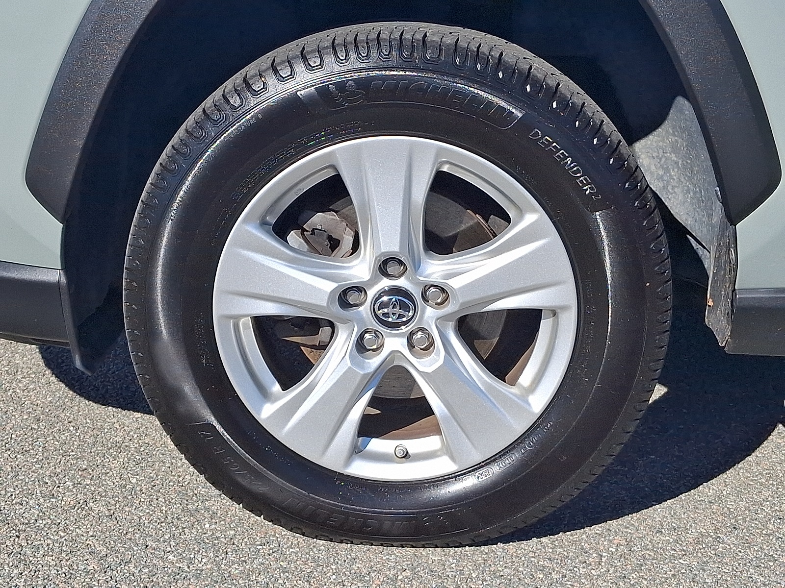 2019 Toyota RAV4 XLE photo 7
