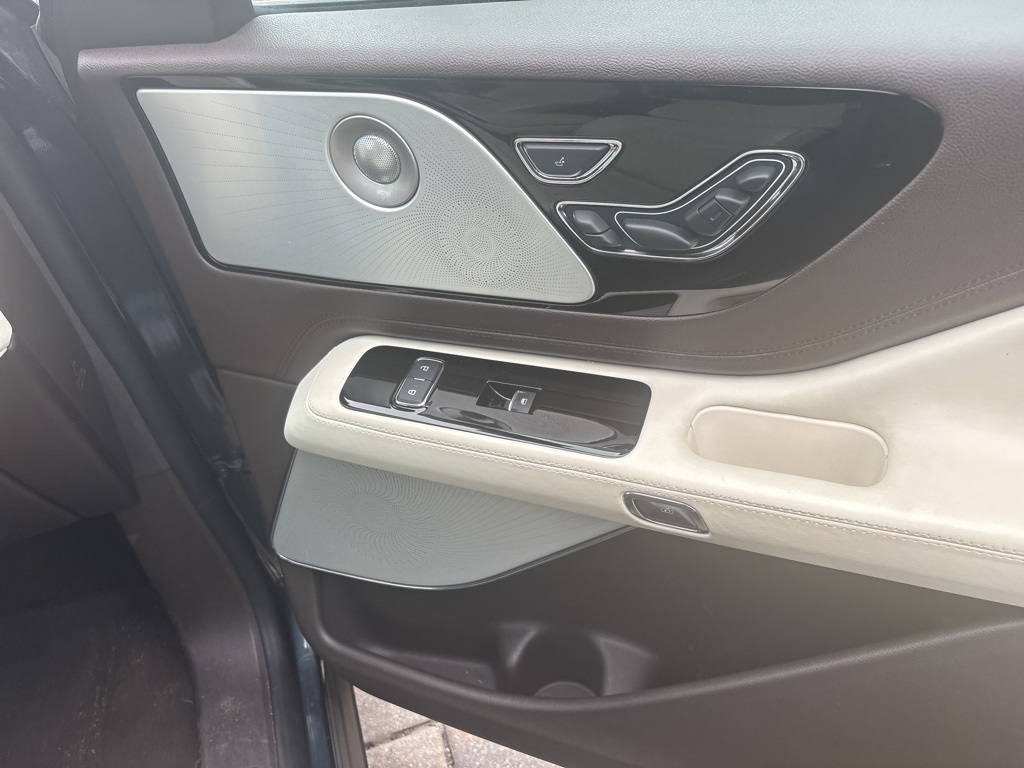 2021 Lincoln Aviator Black Label photo 19