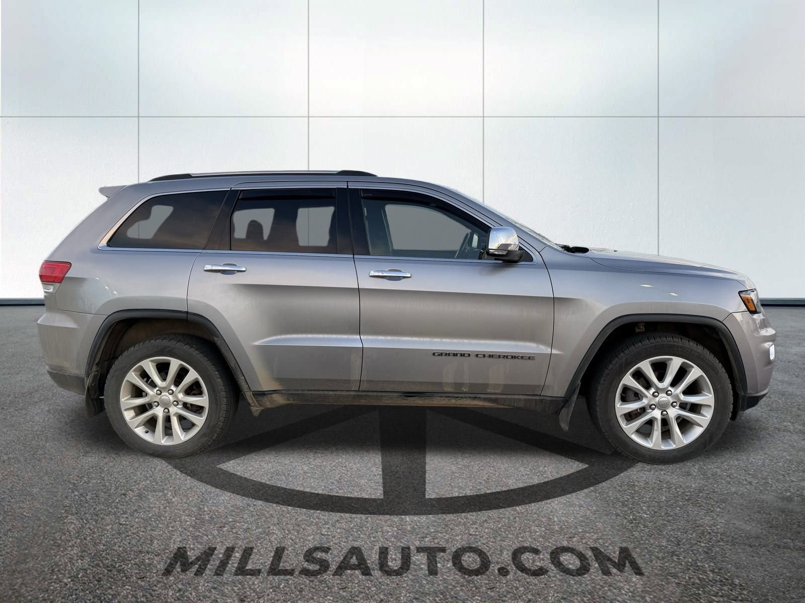2017 Jeep Grand Cherokee Limited photo 3