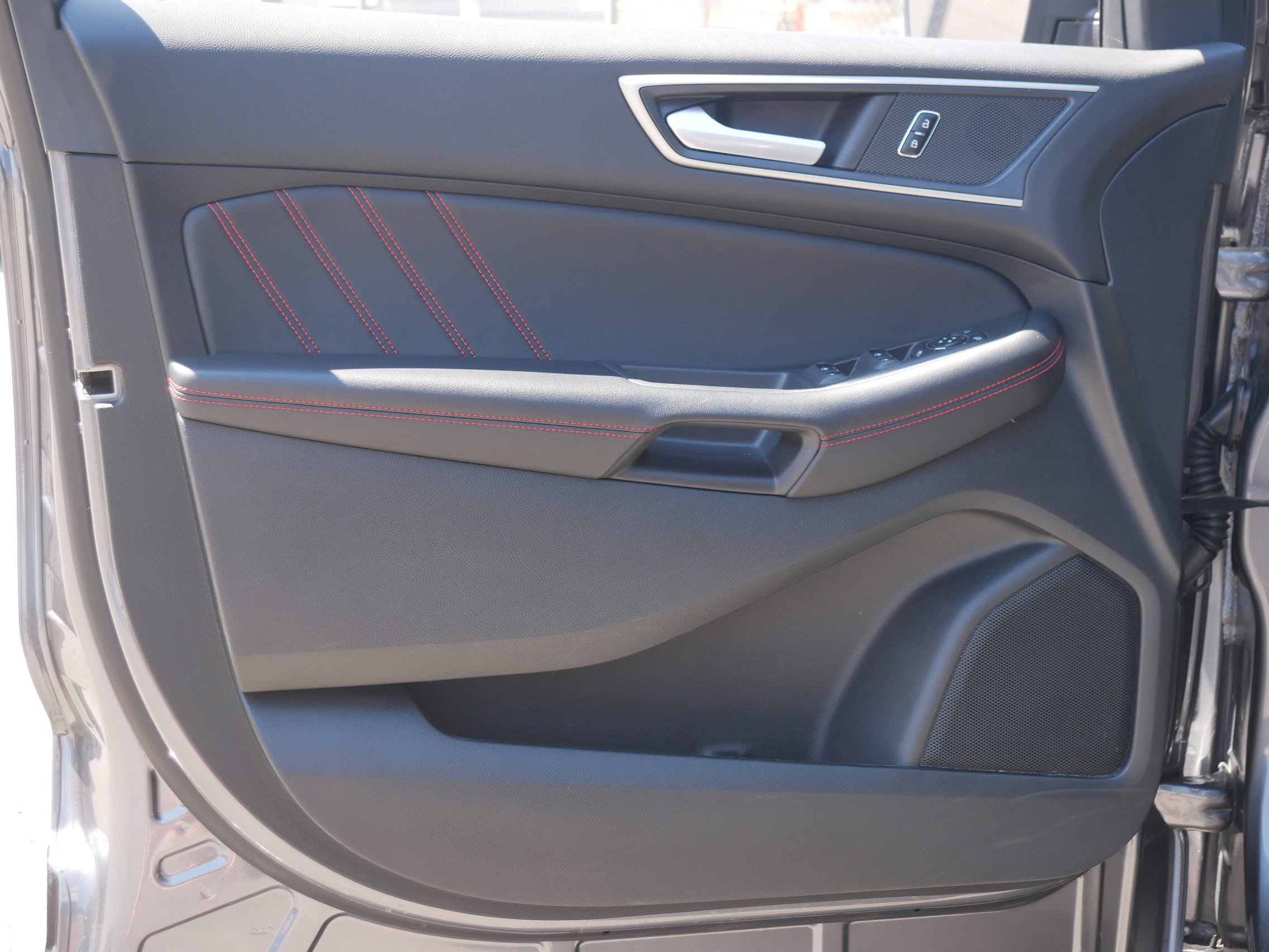 2024 Ford Edge ST-Line photo 32