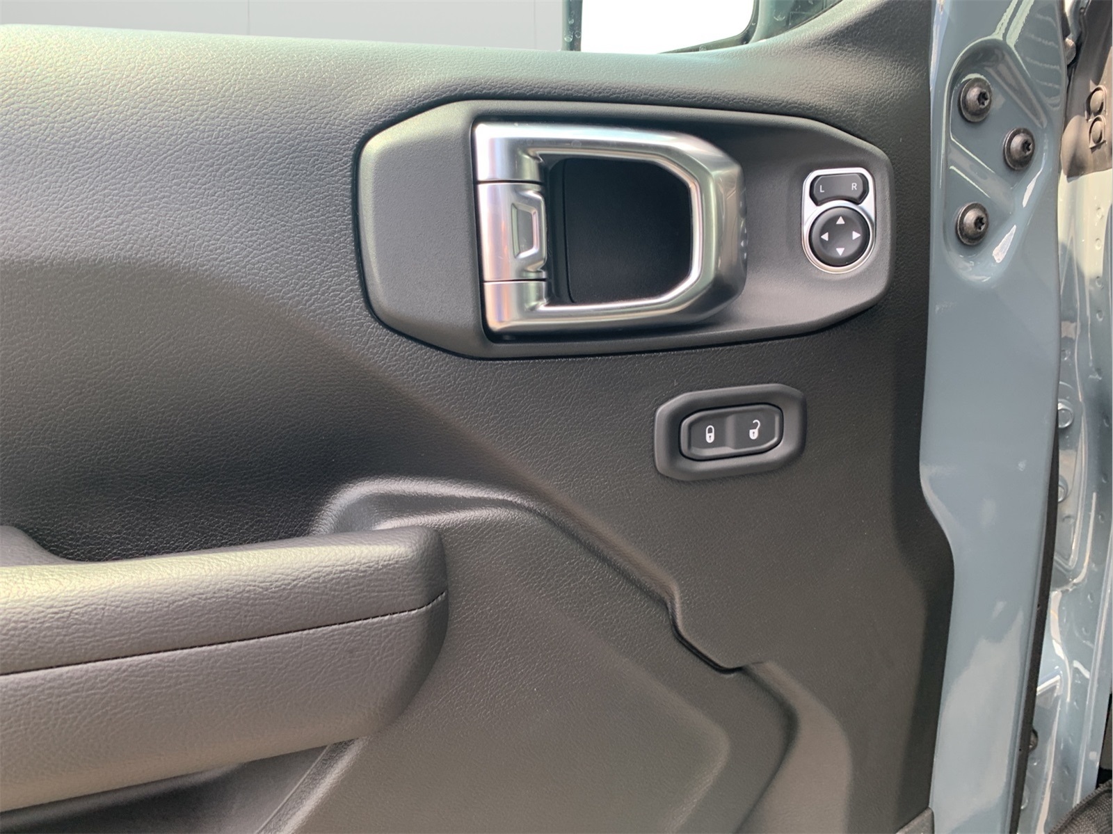 2025 Jeep Wrangler Sport S photo 11