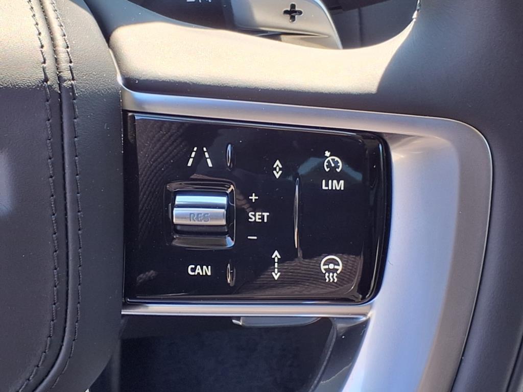 2025 Land Rover Range Rover SE photo 14
