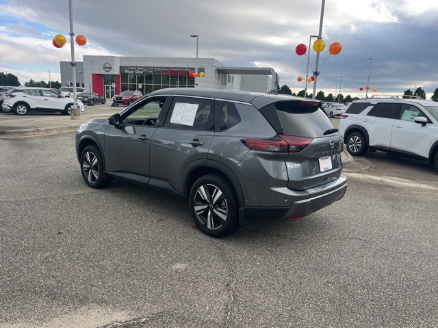 2024 Nissan Rogue SL photo 3
