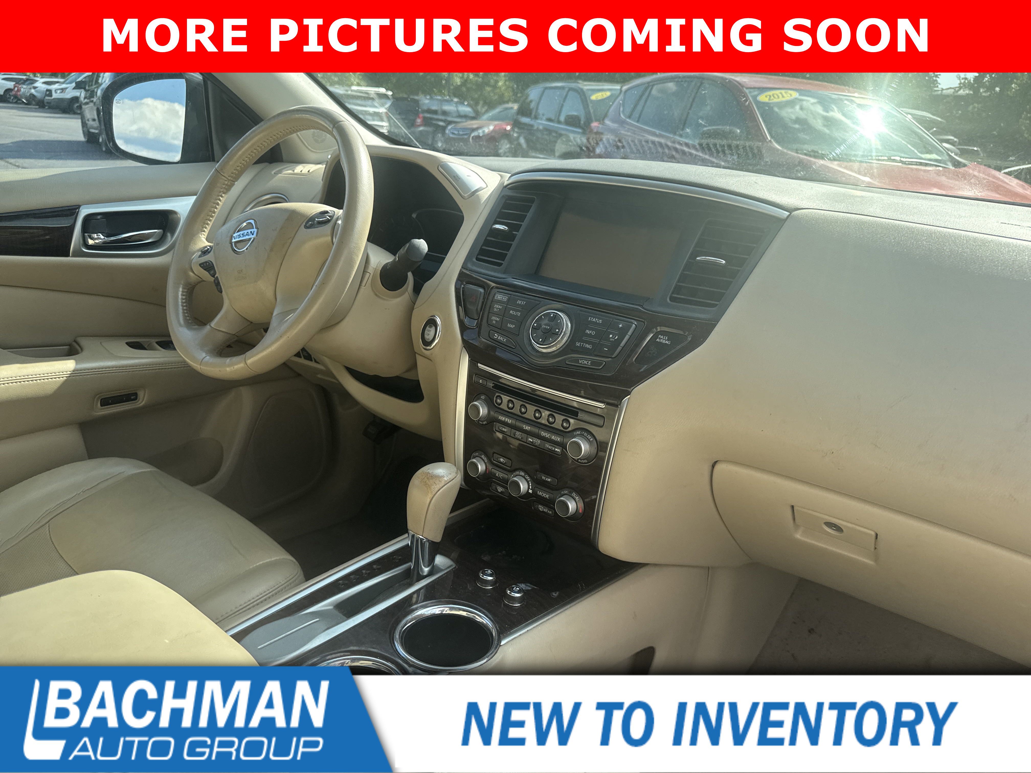 2015 Nissan Pathfinder Platinum photo 3