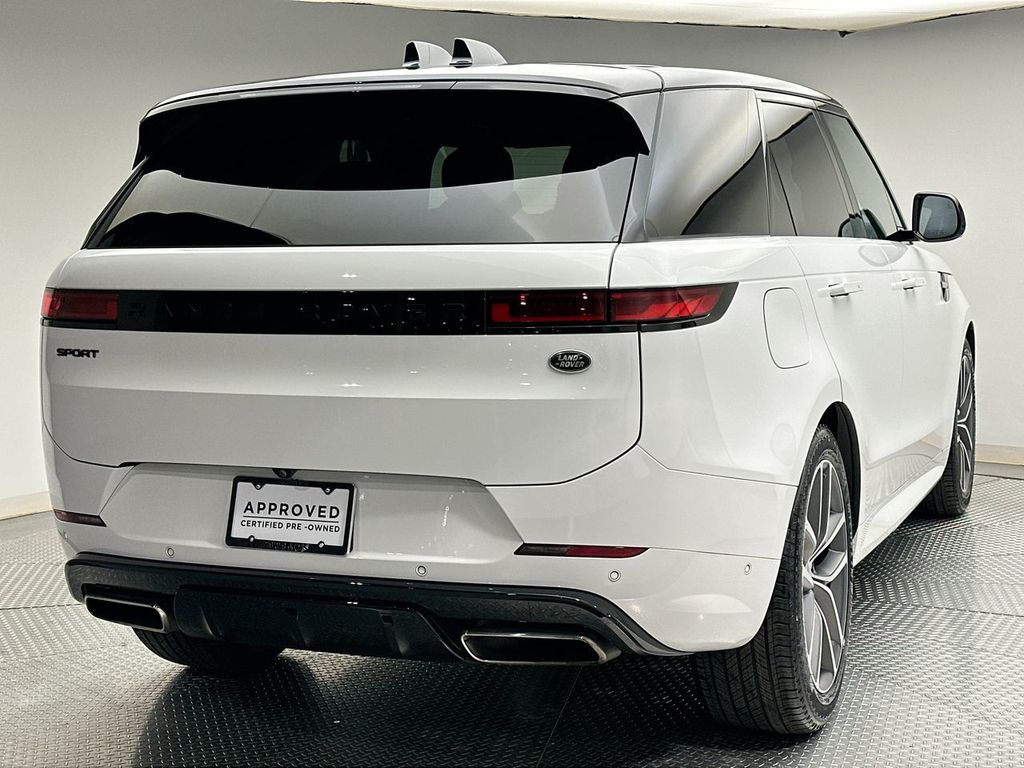 2023 Land Rover Range Rover Sport SE photo 3