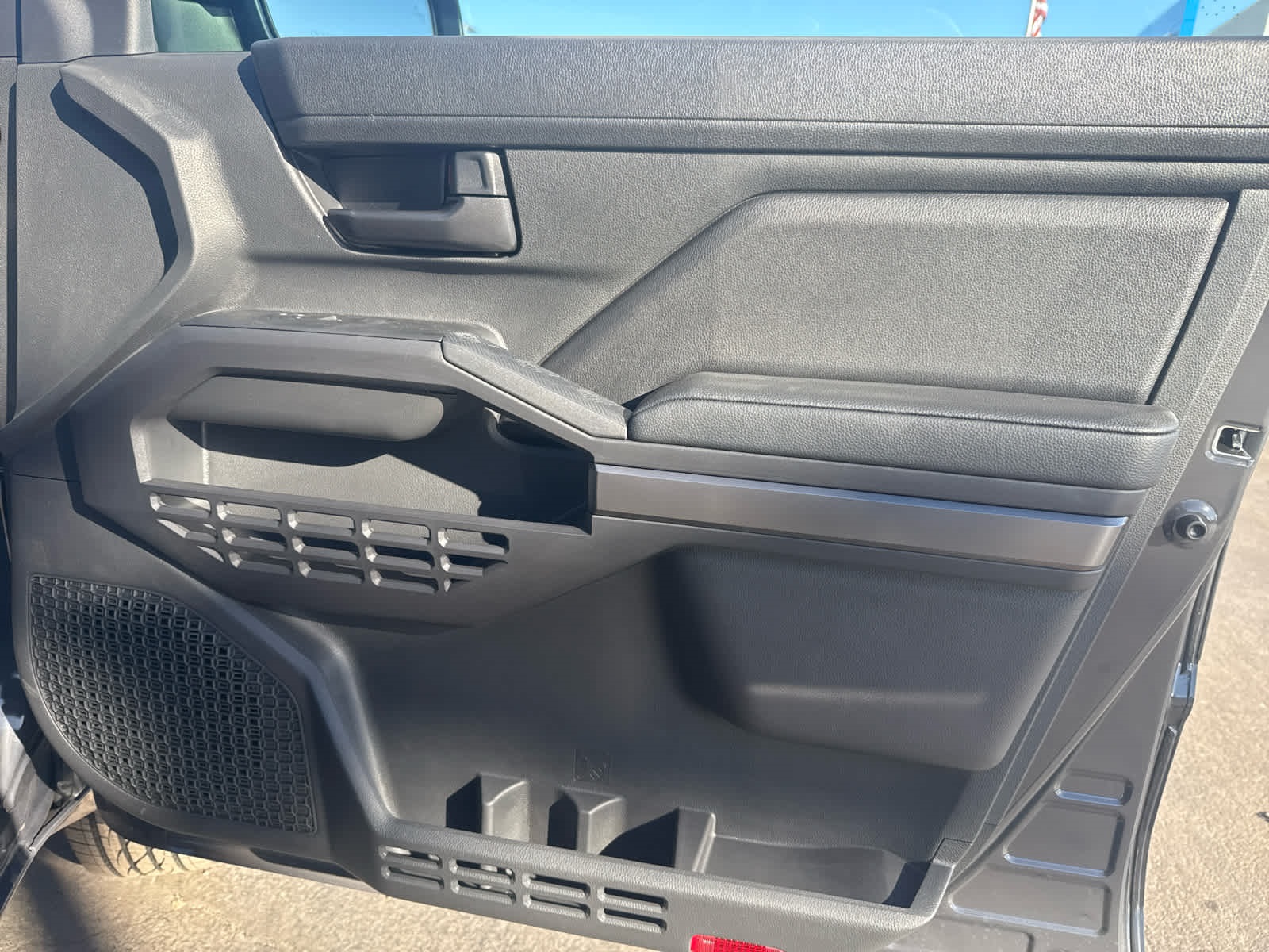 2025 Toyota Tacoma SR5 photo 23