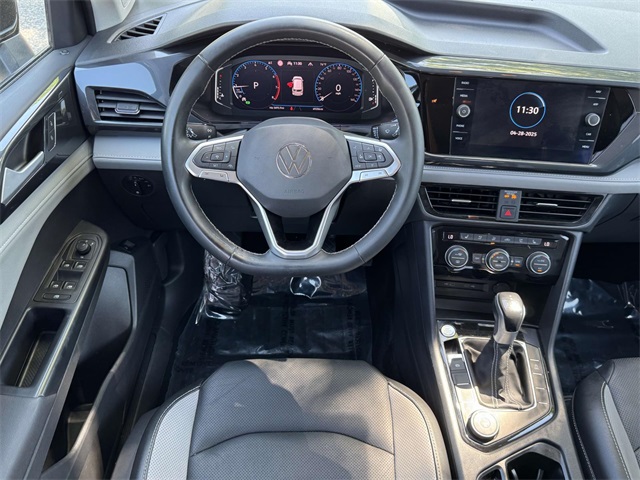 2022 Volkswagen Taos SEL photo 2