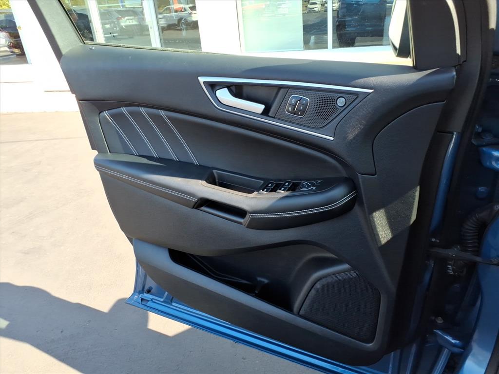 2021 Ford Edge ST photo 10