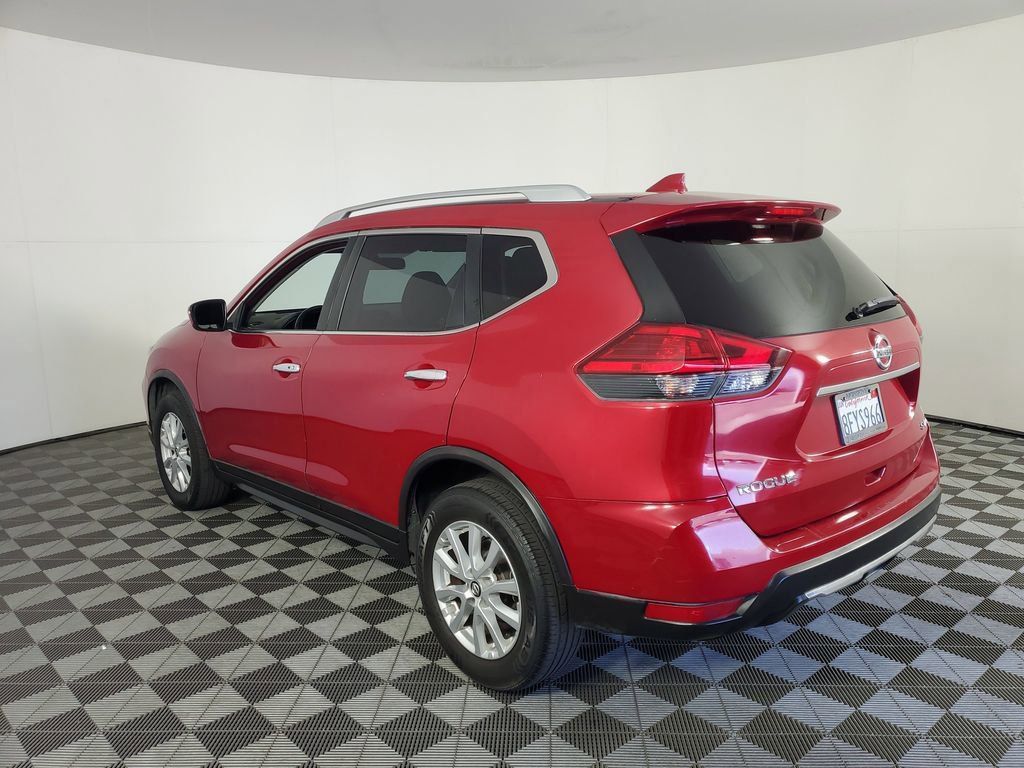 2017 Nissan Rogue SV photo 5