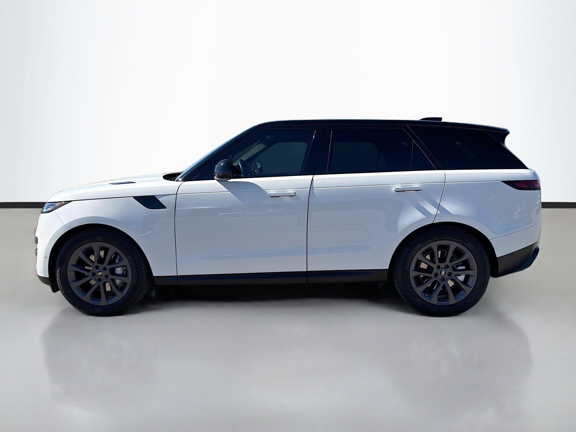 2024 Land Rover Range Rover Sport SE photo 2